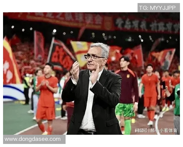 外国足球明星针对谣言发声澄清真相引发广泛关注与讨论